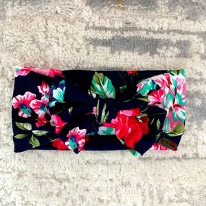 Baby bow with red flowers